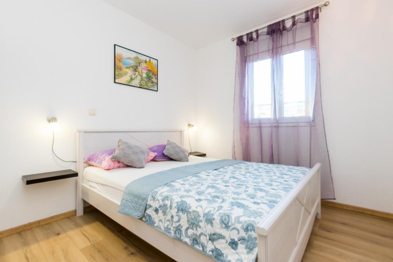 Apartments And Rooms With Parking Space Grebastica, Sibenik - 17831 Екстер'єр фото
