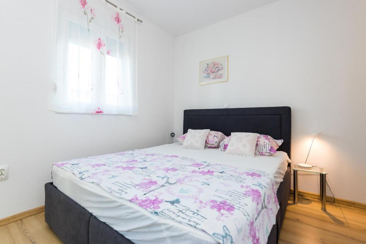 Apartments And Rooms With Parking Space Grebastica, Sibenik - 17831 Екстер'єр фото